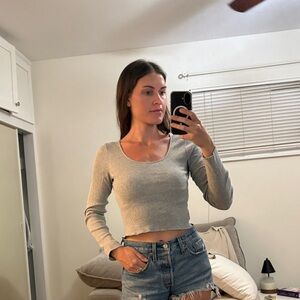 Brandy Melville Light Gray Long Sleeve Crop Top